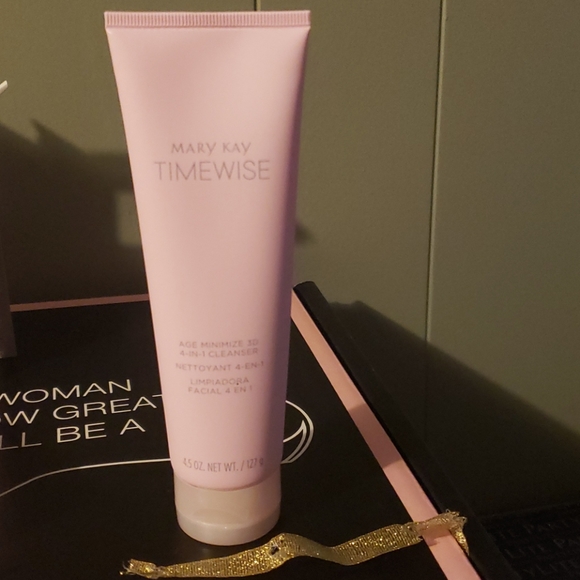 Timewise anti aging cleanser - Picture 2 of 3